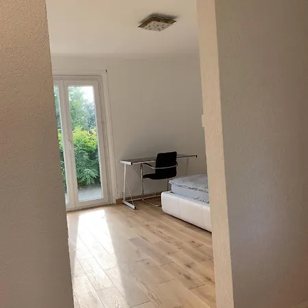Le Grand-saconnex Guesthouse, 5 Min Walk To Airport 公寓式酒店